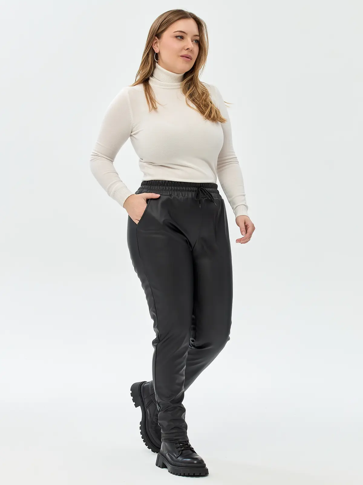 Фотосъёмка «джоггеры» с моделью Дарья | Plus Size — кадр 2