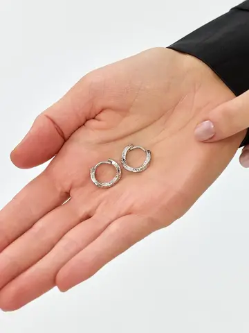 Серьги-кольца серебристые — кадр 13 из 16