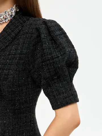 Твидовое мини-платье чёрное с объёмными рукавами — кадр 7 из 15