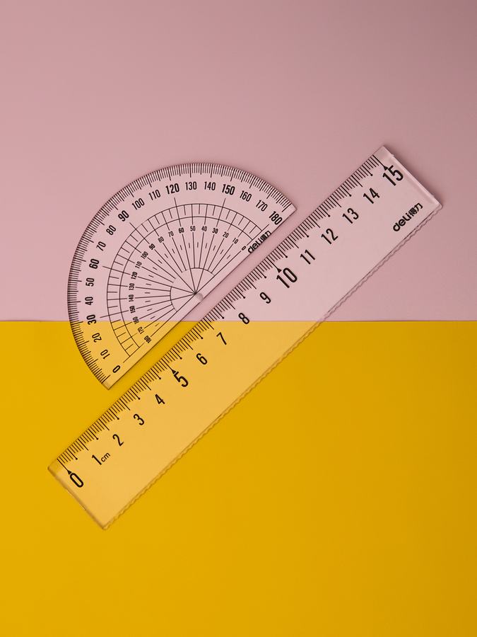 Канцелярия, пеналы на цветном фоне — съёмка MPPHOTO